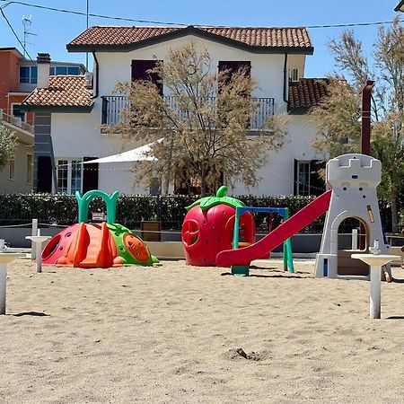 Villa Dolcevita Белариа-Игеа Марина Екстериор снимка