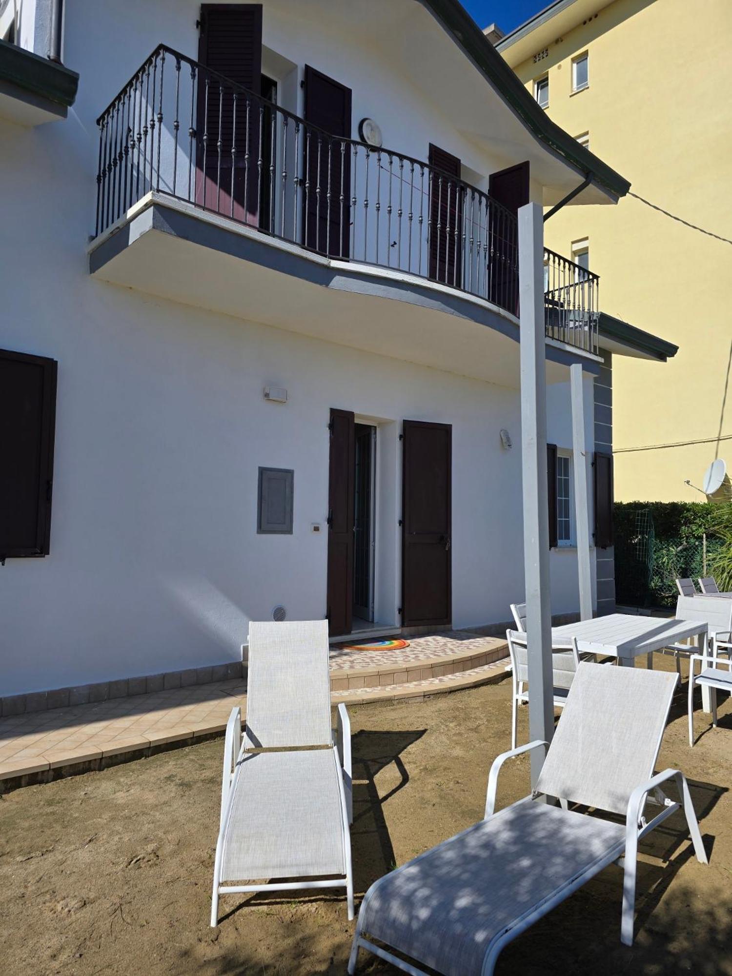 Villa Dolcevita Белариа-Игеа Марина Екстериор снимка
