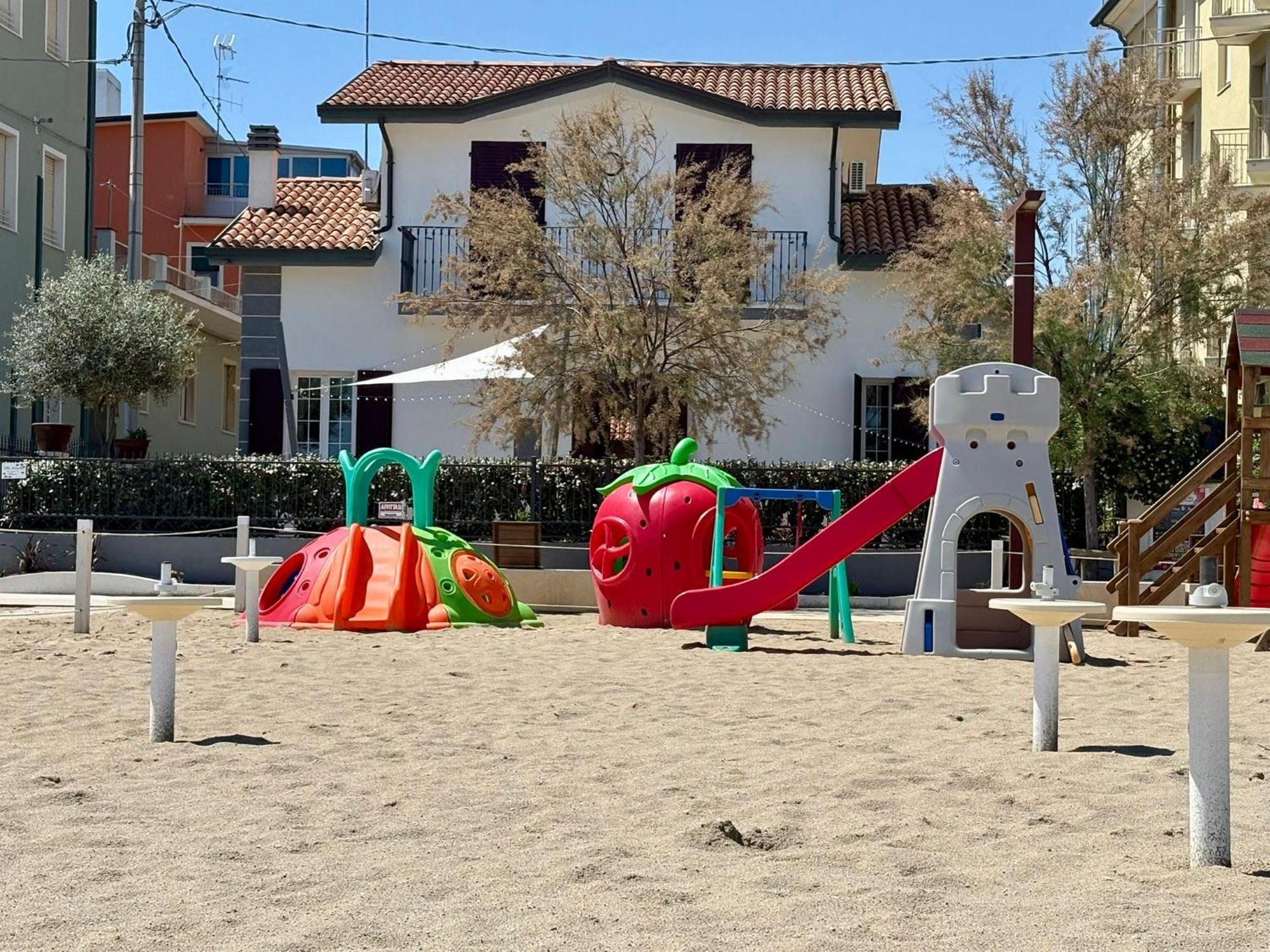 Villa Dolcevita Белариа-Игеа Марина Екстериор снимка